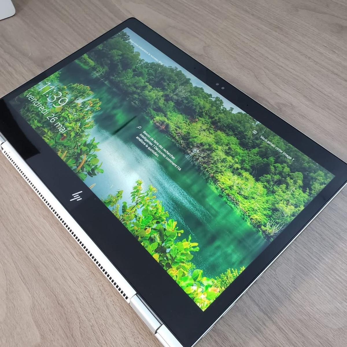 laptop — vue 3